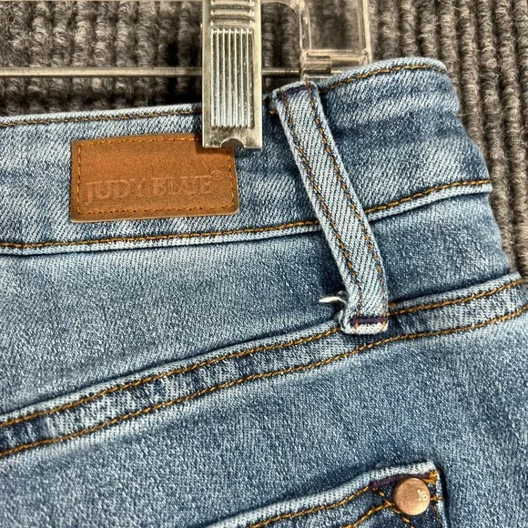 Judy Blue Jeans Womens Size 16W Aztec Cuffed Relaxed Fit Casual Comfort - Picture 13 of 16